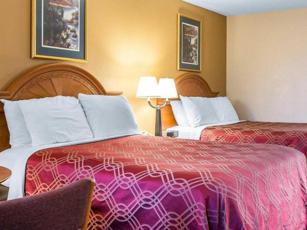 Econo Lodge Dalton Luaran gambar