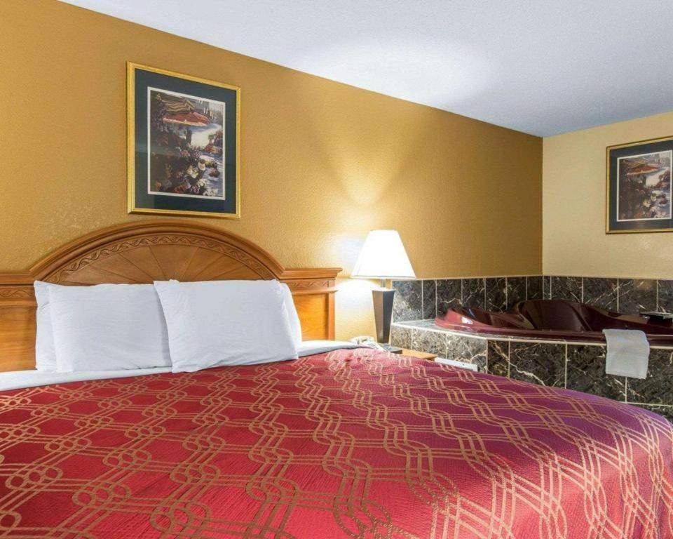 Econo Lodge Dalton Luaran gambar