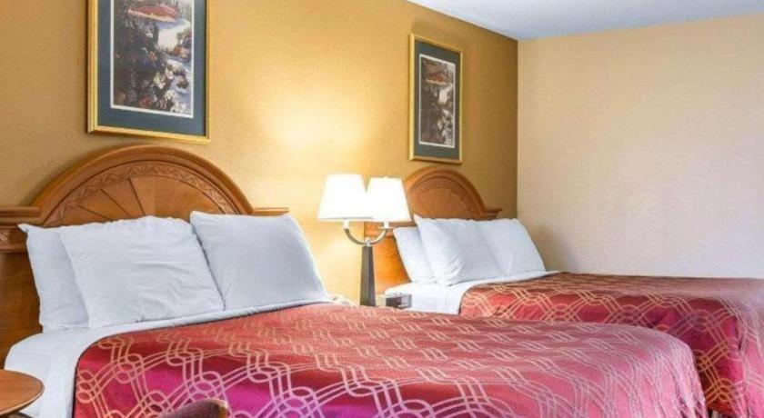 Econo Lodge Dalton Luaran gambar