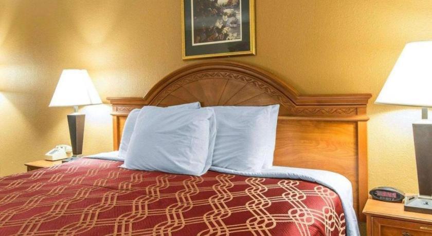 Econo Lodge Dalton Luaran gambar