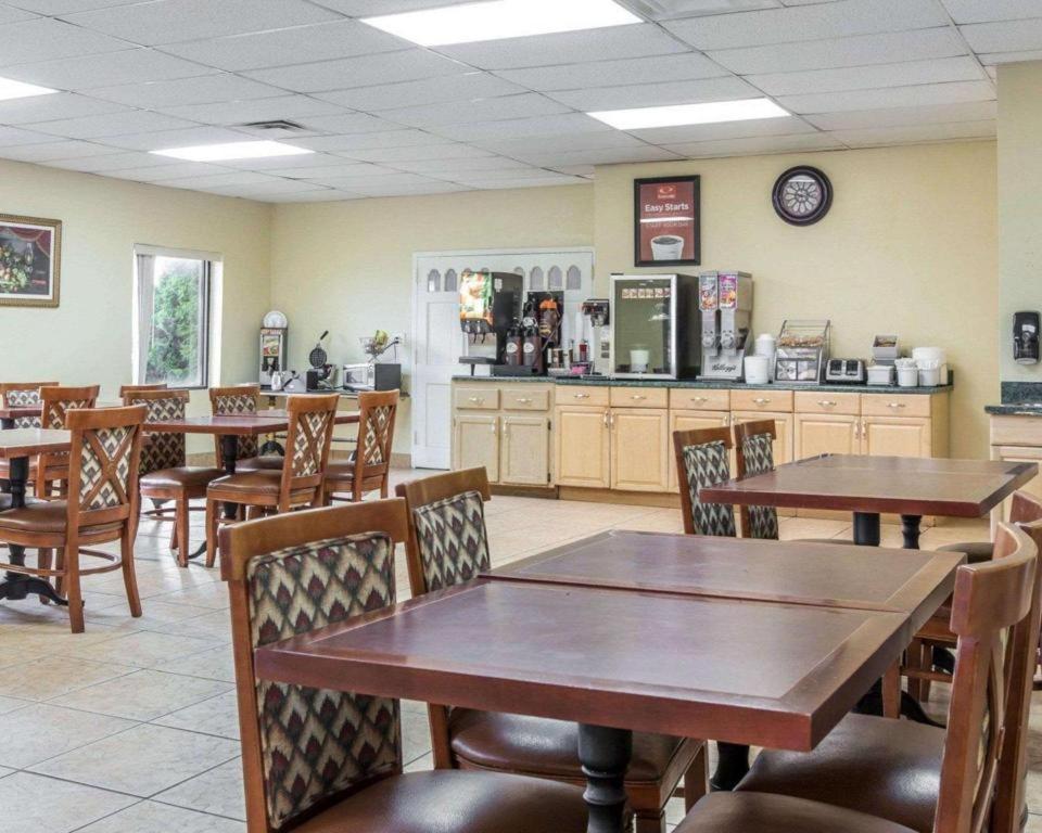 Econo Lodge Dalton Luaran gambar